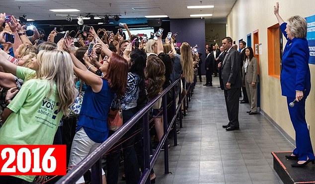 自拍上瘾！美总统候选人希拉里邀支持者一起拍照