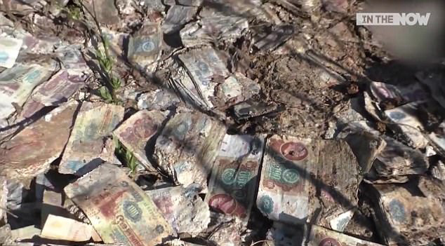 俄探险队废弃煤矿发现巨额苏联时期钞票