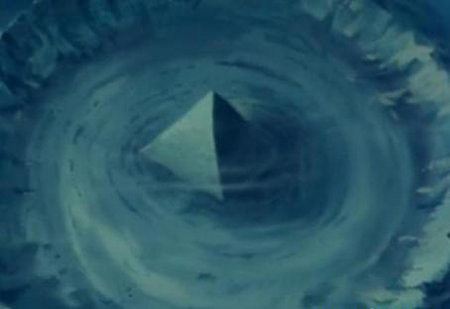 百慕大三角区海底惊现玻璃金字塔