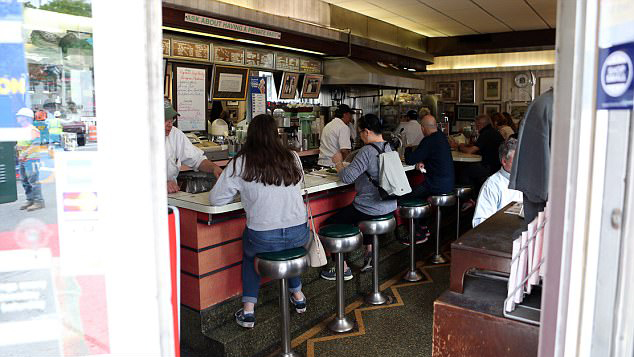 纽约最后的家庭餐馆 古风老店深藏百年家族史