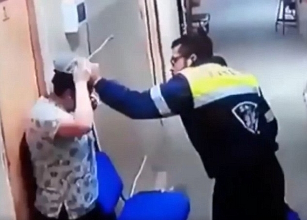 令人发指！智利男医生暴力殴打怀孕女护士