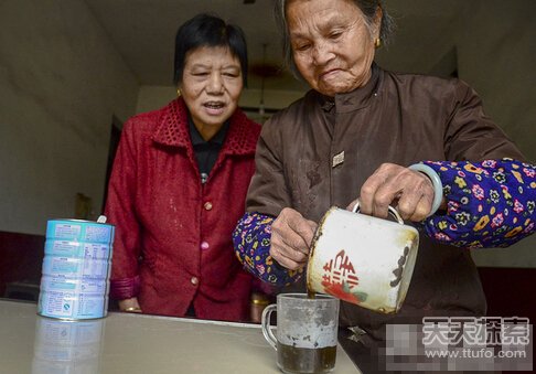 民间神奇偏方：牛羊粪便泡水喝治百病