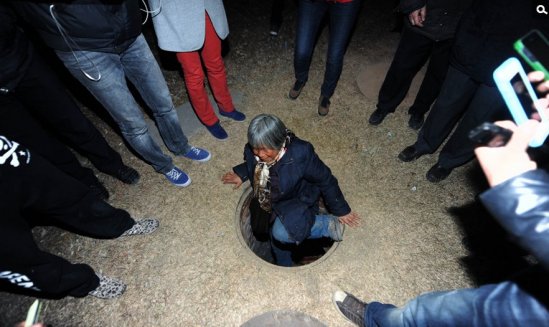 解密：北京六旬老人 为何井底“蜗居”
