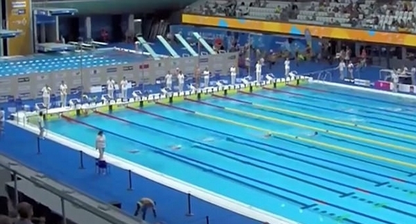 西班牙游泳选手默哀请求被拒 自己延迟比赛一分钟