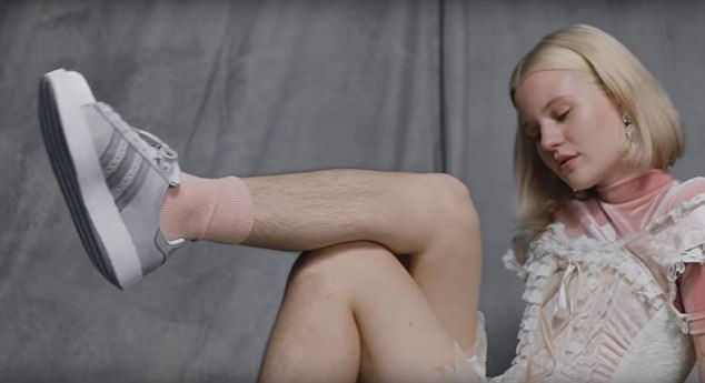 瑞典女模特拍广告露“毛腿”遭网友抨击