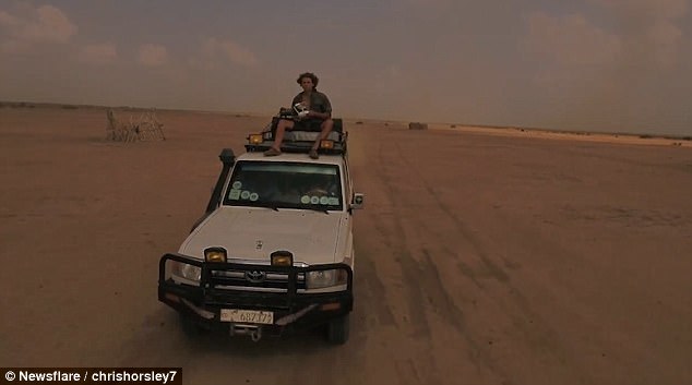 英探险家埃塞俄比亚拍摄险遭无人机“攻击”