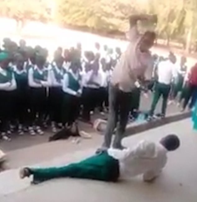 尼日利亚十几名学生排队接受鞭打 未参加开学典礼