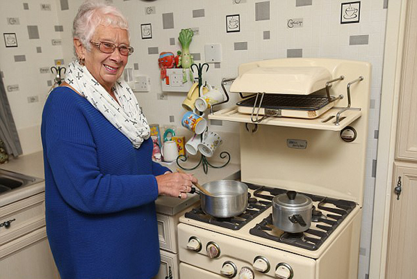 罕见！英国一“古董”烤箱已使用59年 仍正常工作