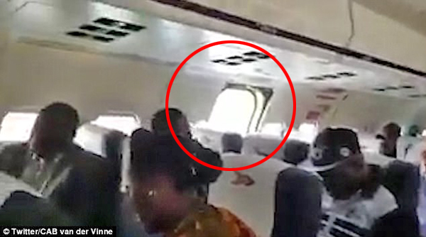 尼日利亚一航班降落时安全门脱落 引乘客恐慌