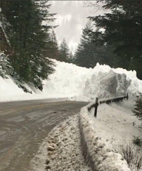 美华盛顿州突发雪崩 60名司机高速路受困