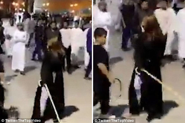 沙特女子因未佩戴头巾遭路人议论 愤怒“揭竿而起”